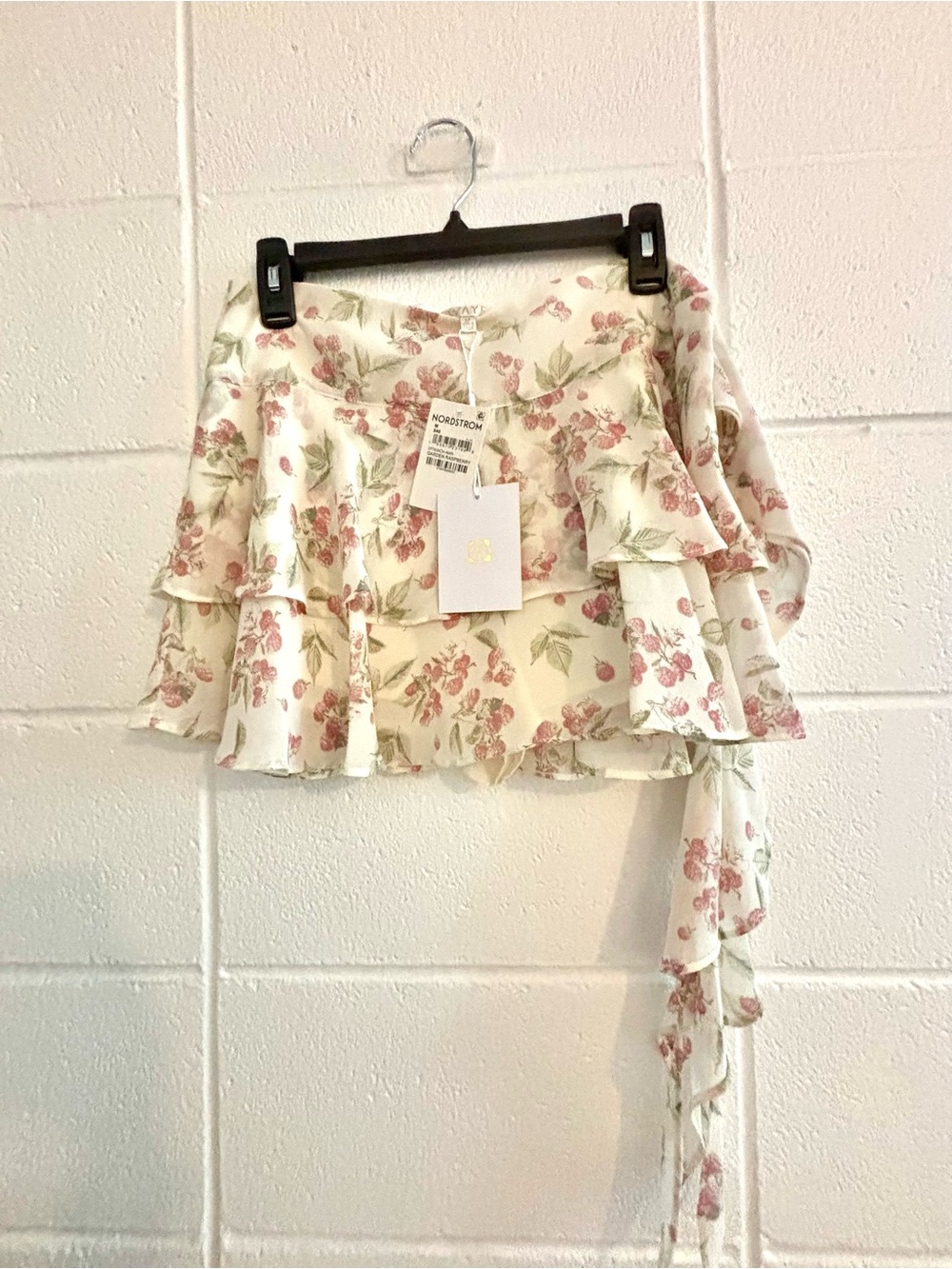 WAYF
Talia Raspberry Print Ruffle
Chiffon Skort - Picture 4 of 4
